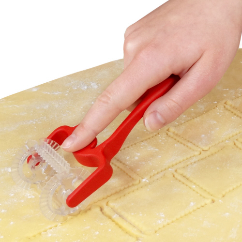 CORTA MASSA CARRETILHA RECT.5X4.2CM FIBR